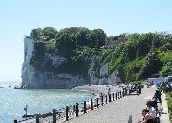 2 Bed Chalet St Margaret\'S At Cliffe South Coast
