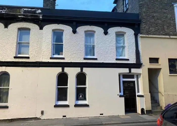 Victorian Town House In The Heart Of Dover