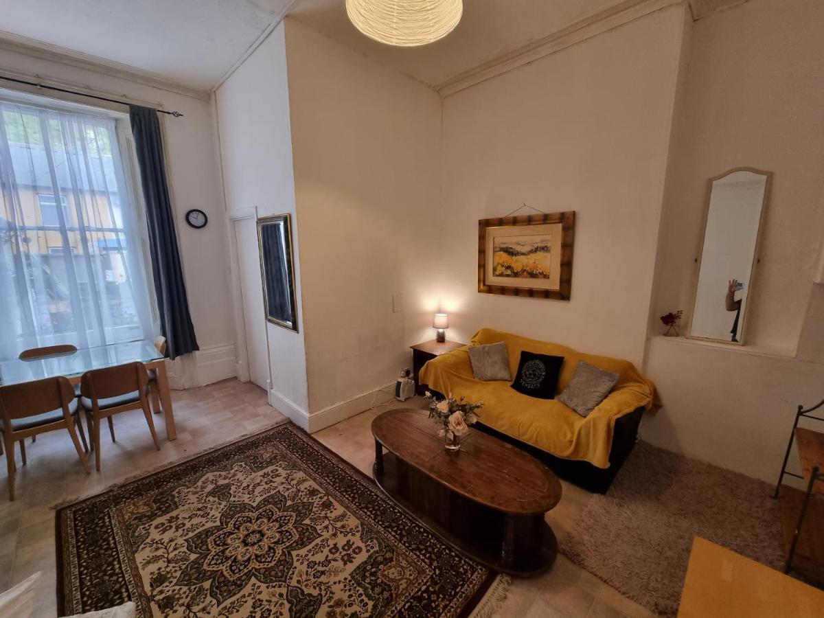Apartment Large Flat Next To Port, Cliffs, With Parking *