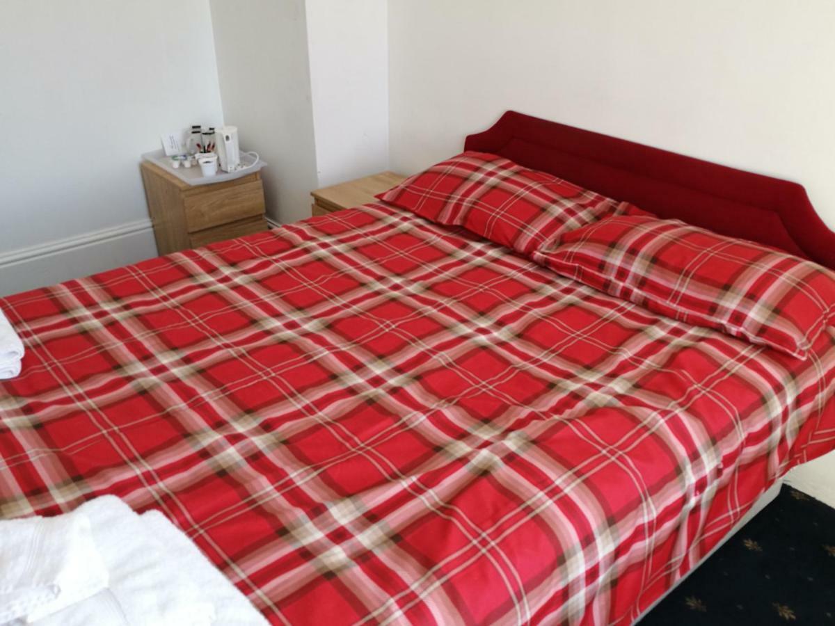 Connaught (adults Only) 2*