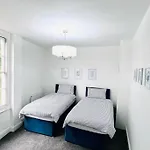 Flat 4 Marine Parade House, 1 East Cliff- Next To Dover Port, White Cliffs, Beach, Castle