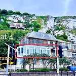 Flat 4 Marine Parade House, 1 East Cliff- Next To Dover Port, White Cliffs, Beach, Castle