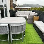 The Coxhill Retreat - Indoor Rainforest Spa Stay