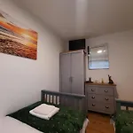 2 Bed Chalet St Margaret\'S At Cliffe South Coast