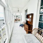 Flat 4 Marine Parade House, 1 East Cliff- Next To Dover Port, White Cliffs, Beach, Castle