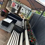Stylish And Modern Apartment Close To Dover Port!