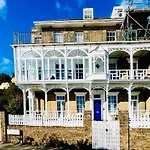 Flat 3 Marine Parade House, 1 East Cliff - Next To Dover Port, White Cliffs, Beach, Castle