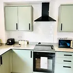 Dover Port Town Centre Comfy Flat With Parking