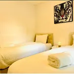 Port Of Dover Lodge 20 Sleeps