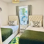 Dover Ferry Apartments, Private Terrace And Castle Viems