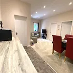 Private 1St Floor Apartment - Perfect For Port Of Dover, Eurotunnel And Short Stays