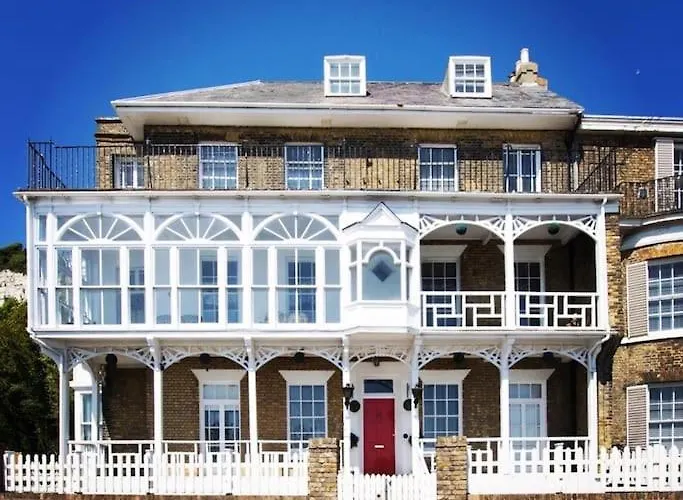 Flat 4 Marine Parade House, 1 East Cliff- Next To Dover Port, White Cliffs, Beach, Castle