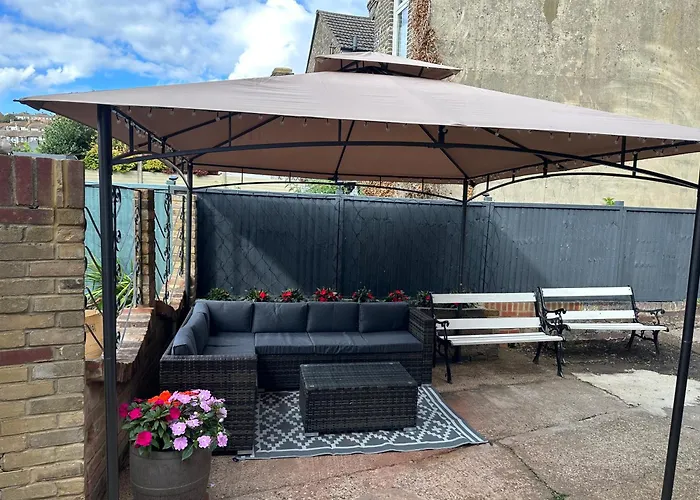 Stylish And Modern Apartment Close To Dover Port!