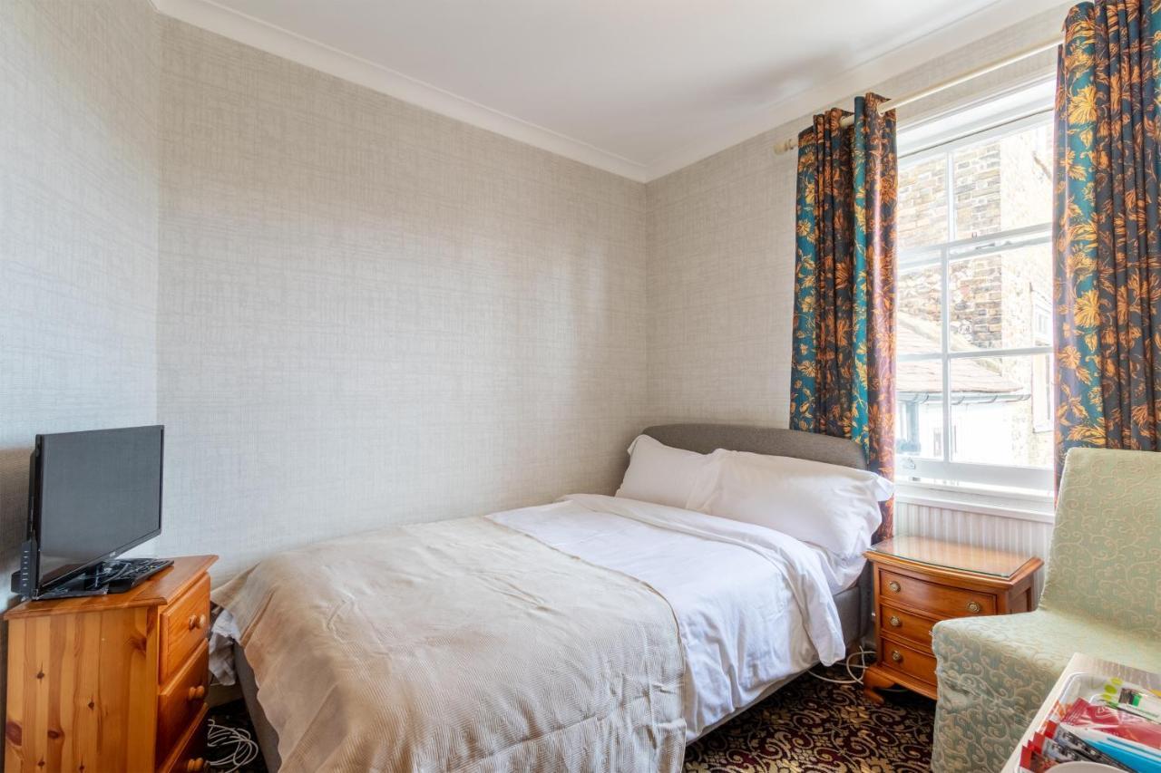 Hubert House 4*
