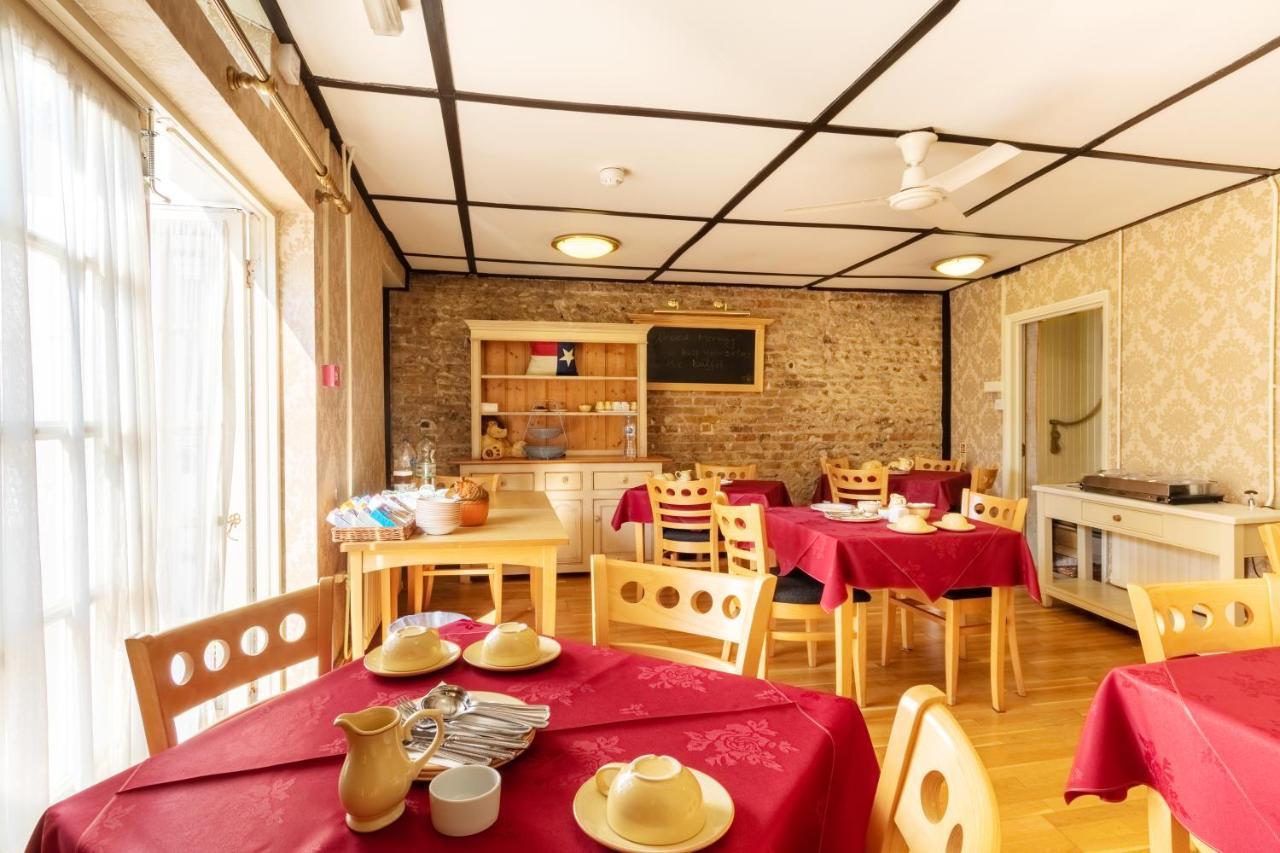 Guest house Hubert House 4*