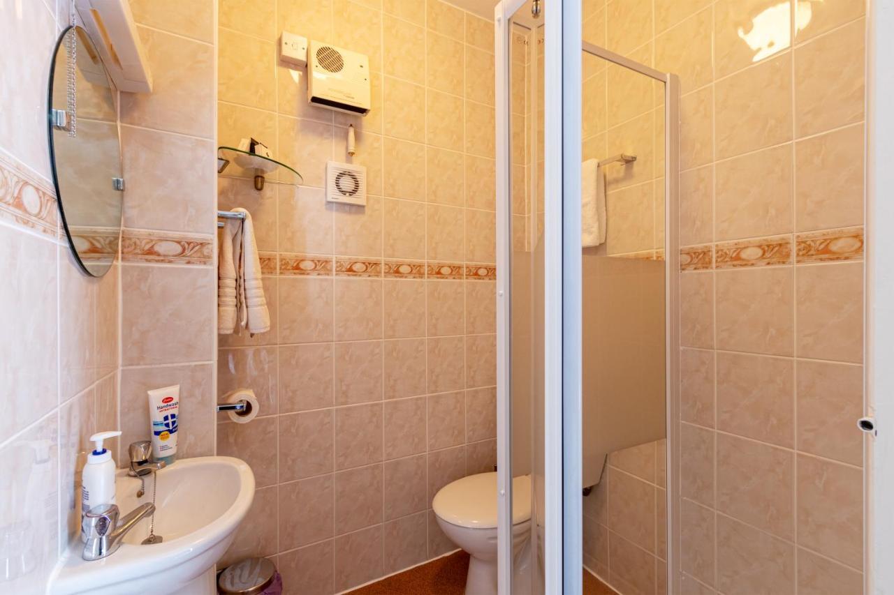 Guest house Hubert House Dover