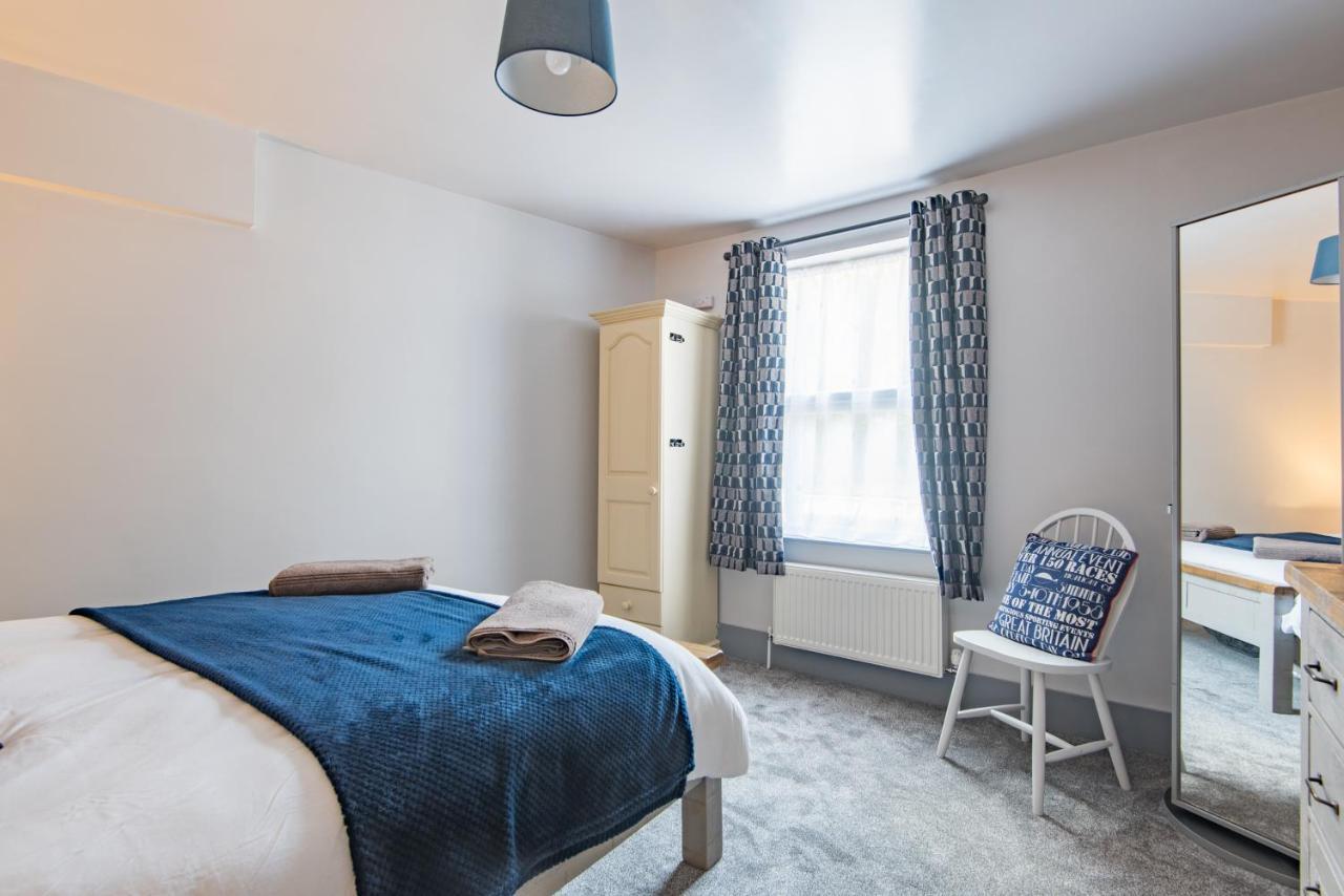 Castle View - Charming With Views Of Castle