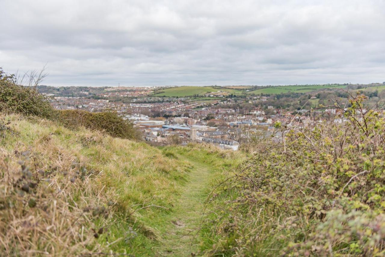Castle View - Charming With Views Of Castle