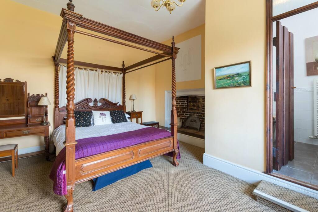 Beautifully Historic Manor House - The East Wing *