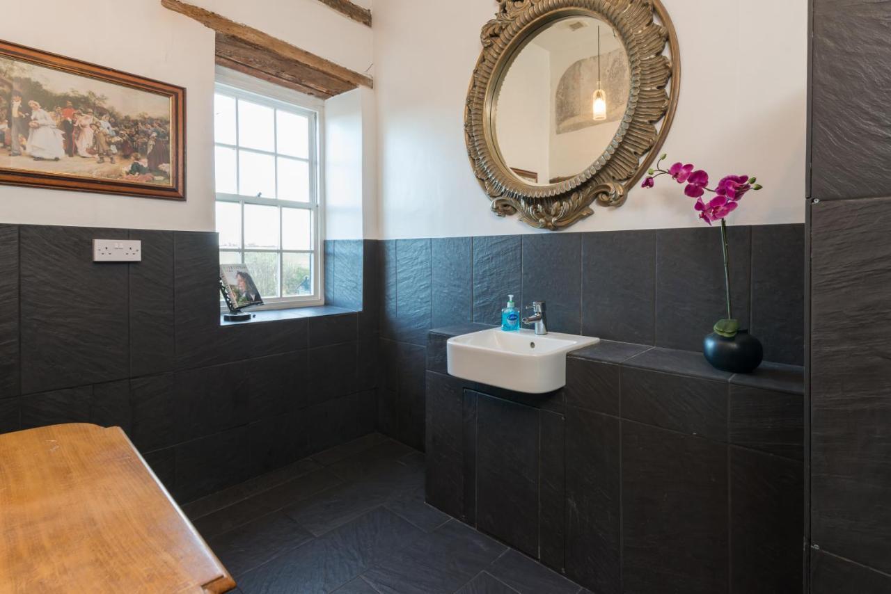 Beautifully Historic Manor House - The East Wing Holiday home Dover