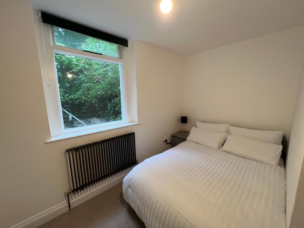 Town Private 2 Bed Garden Flat For Up To 6 Guests
