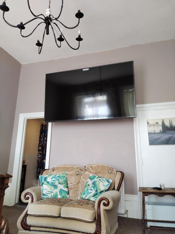 Cliff Court Apartments Apartment