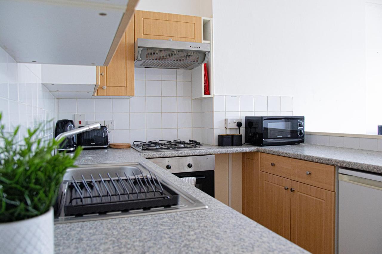 Central - 1 Bedroom Apartment *