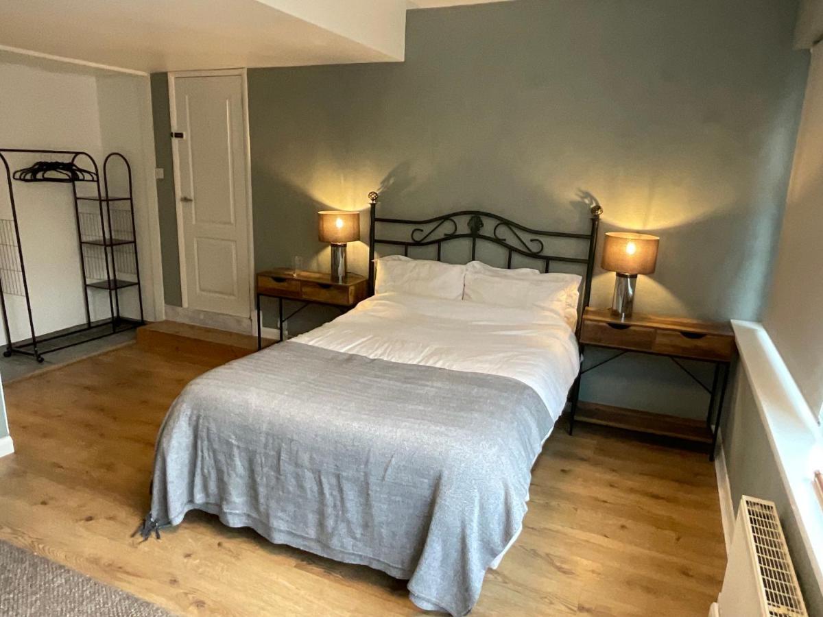 Fab Uk: Coastal Retreat With Secure Parking *