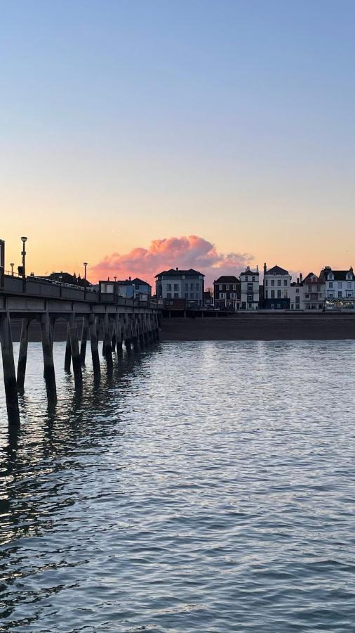 Fab Uk: Coastal Retreat With Secure Parking * Dover