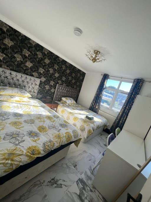 Apartment Stylish And Modern Close To Port! *