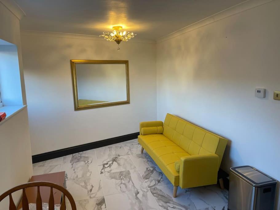 Stylish And Modern Close To Port! * Dover