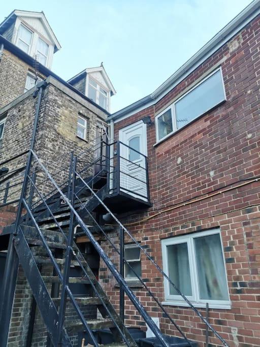 Stylish And Modern Close To Port! Apartment Dover