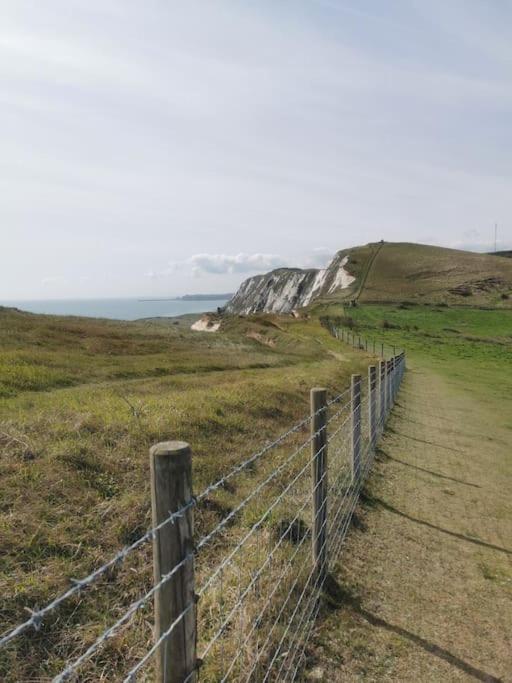 Stylish And Modern Close To Port! Dover
