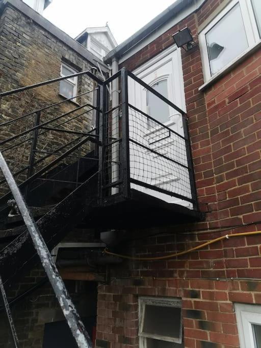 Stylish And Modern Close To Port! * Dover
