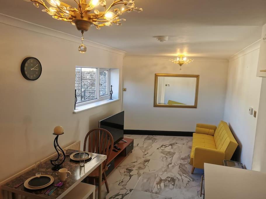 Apartment Stylish And Modern Close To Port! Dover