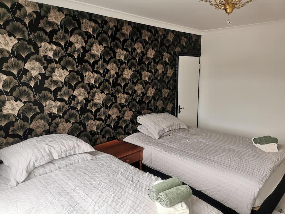 Apartment Stylish And Modern Close To Port! *