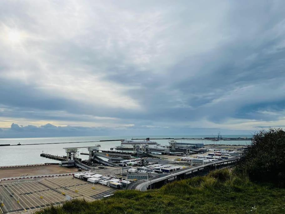 Modern 2 Bedroom Flat By Port, Castle& Sea! * Dover