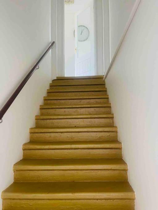 Modern 2 Bedroom Flat By Port, Castle& Sea!