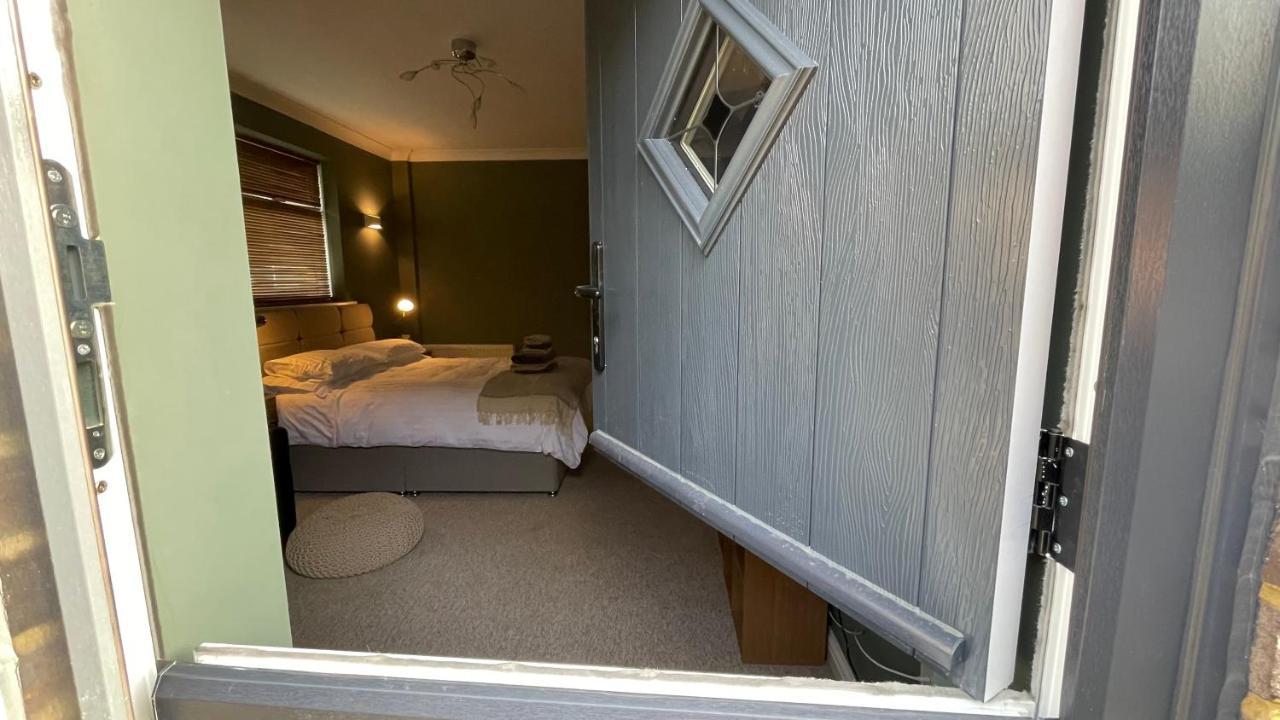Fab Uk: Coastal Retreat With Secure Parking Apartment Dover