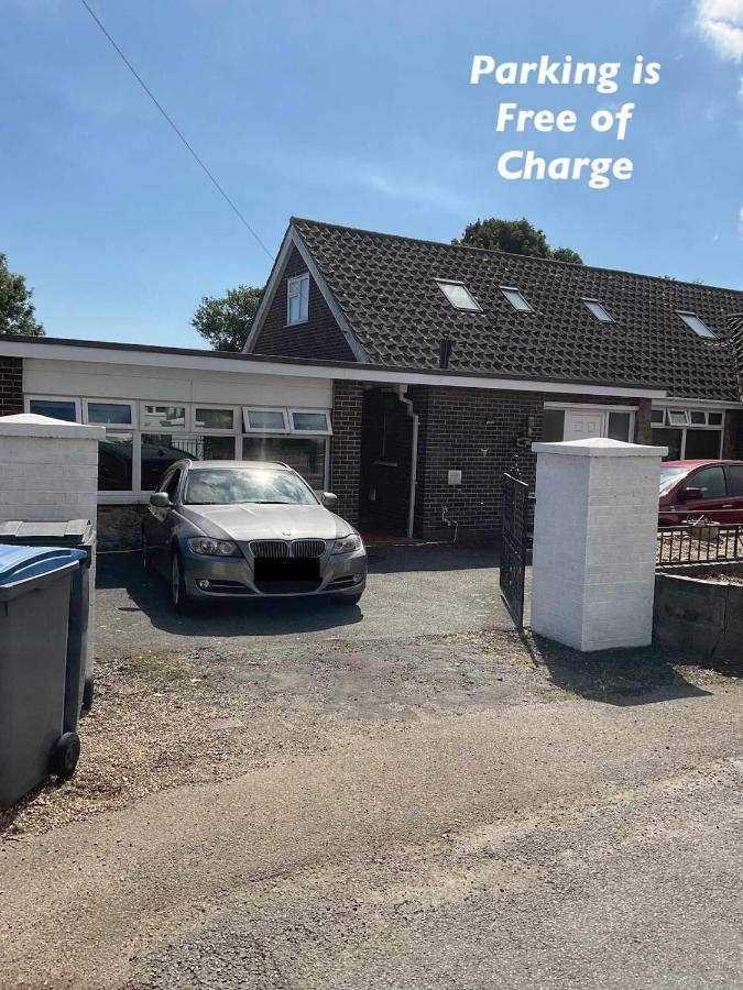 Fab Uk: Coastal Retreat With Secure Parking
