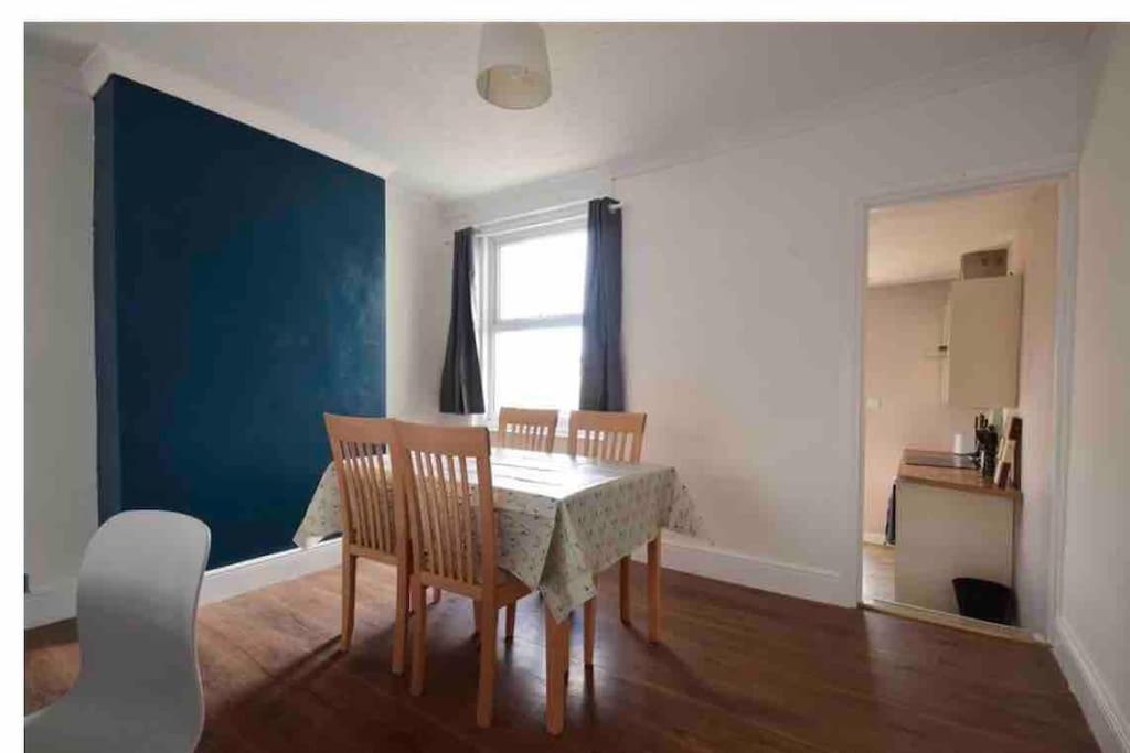 Holiday home Modern 2 Bedroom Terraced House *
