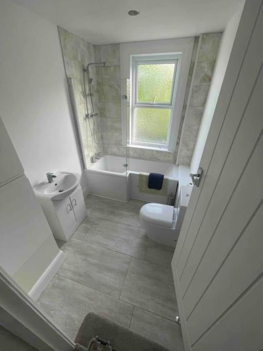 Modern 2 Bedroom Terraced House Holiday home *