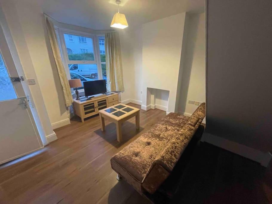 Modern 2 Bedroom Terraced House *