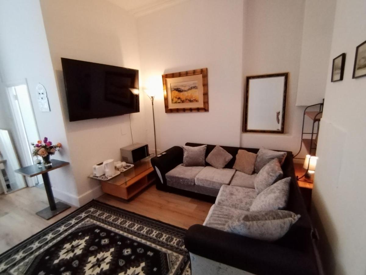 Apartment Studio With Parking Next To Port And Cliffs *