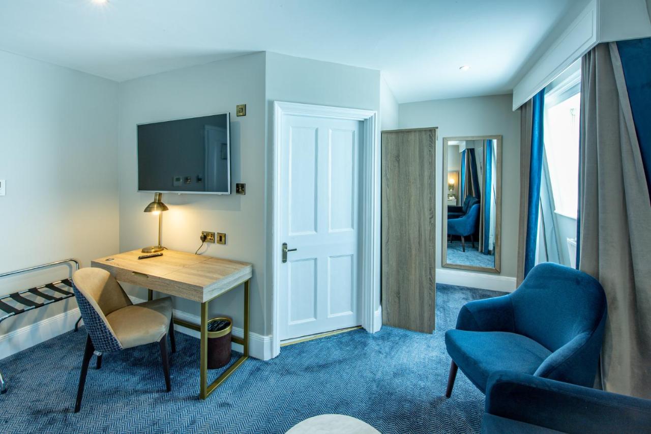 Western Premier Marina & 4*