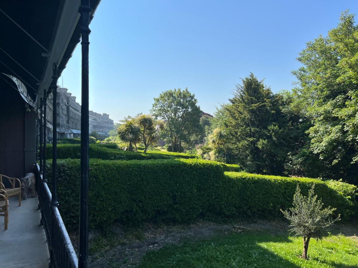 Luxury Garden Under The Castle, *
