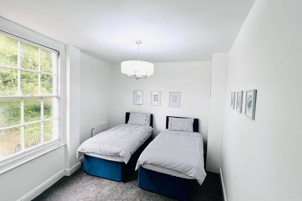 Flat 4 Marine Parade House, 1 East Cliff- Next To Port, White Cliffs, Beach, Castle Apartment *