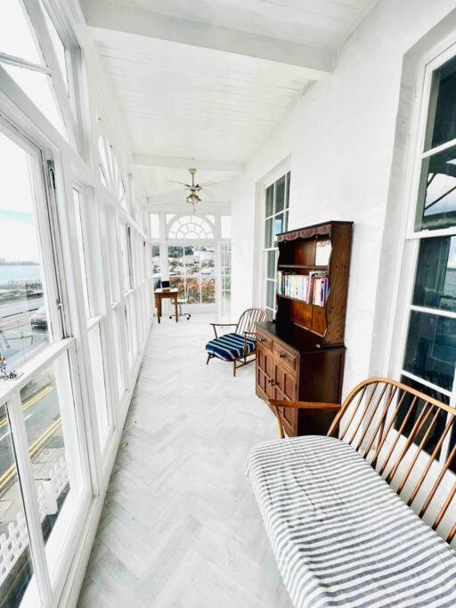 Flat 4 Marine Parade House, 1 East Cliff- Next To Port, White Cliffs, Beach, Castle Dover