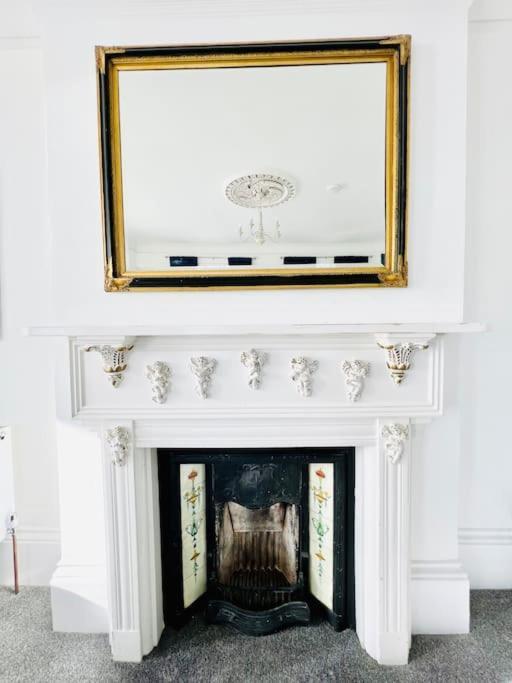 Flat 4 Marine Parade House, 1 East Cliff- Next To Port, White Cliffs, Beach, Castle Dover