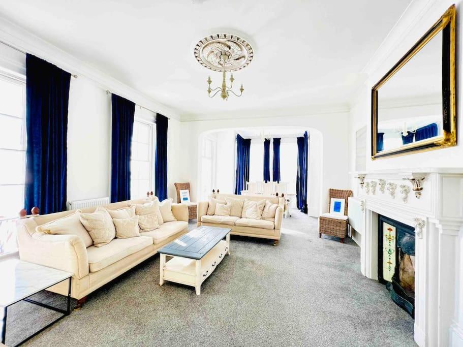 Flat 4 Marine Parade House, 1 East Cliff- Next To Port, White Cliffs, Beach, Castle Apartment